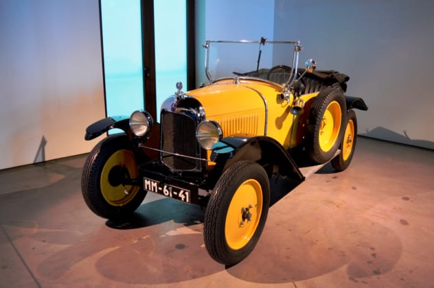 citroen_female_Car_malaga_museum
