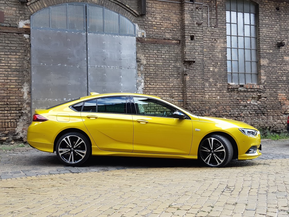 Opel Insignia Exclusive electric sárga