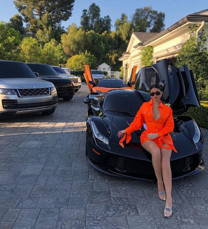 Kylie Jenner autó Kardashian autó