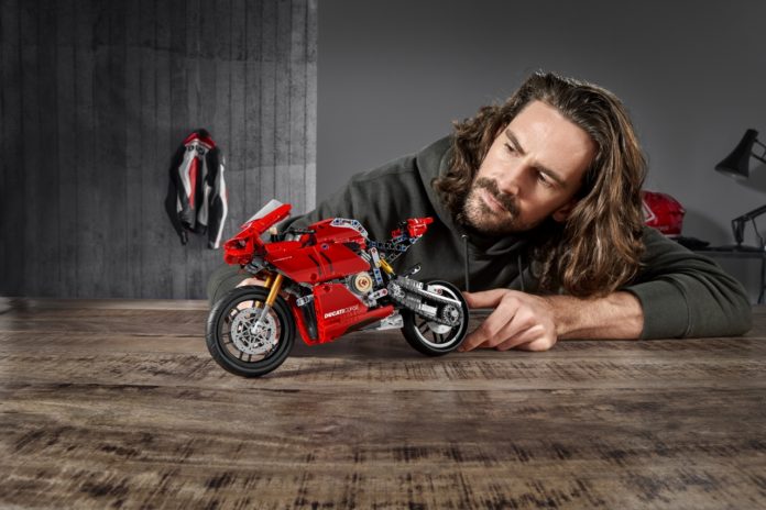42107_LEGO Technic Ducati Panigale V4R_6 (1280x853)