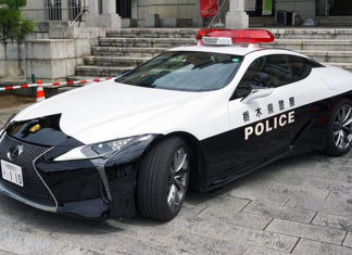 japán rendőrök lexus autója