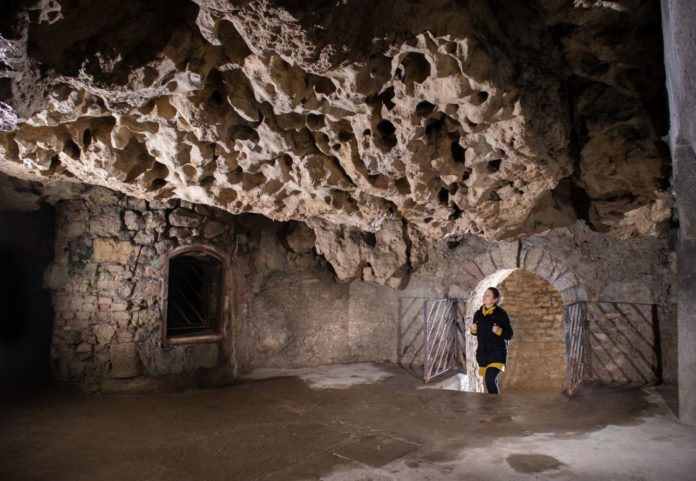 vár-barlang