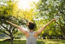 tavaszi életmódváltás futás napfény nő boldogság