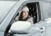 vezetés télen női vezető autó téliesítése
