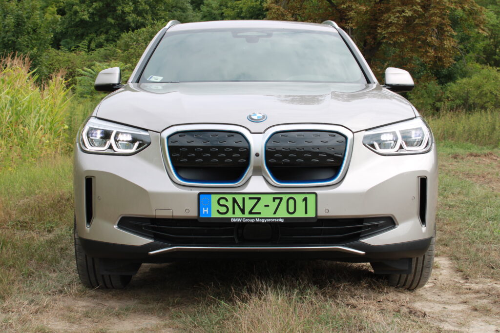 BMW iX3 elektromos autó