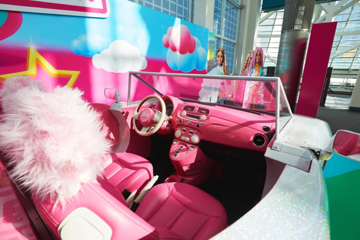 barbie autó