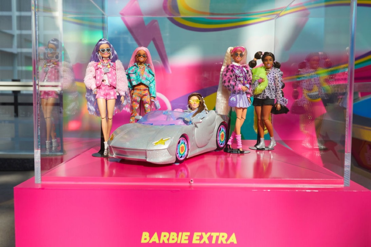 barbie autóval játék autó
