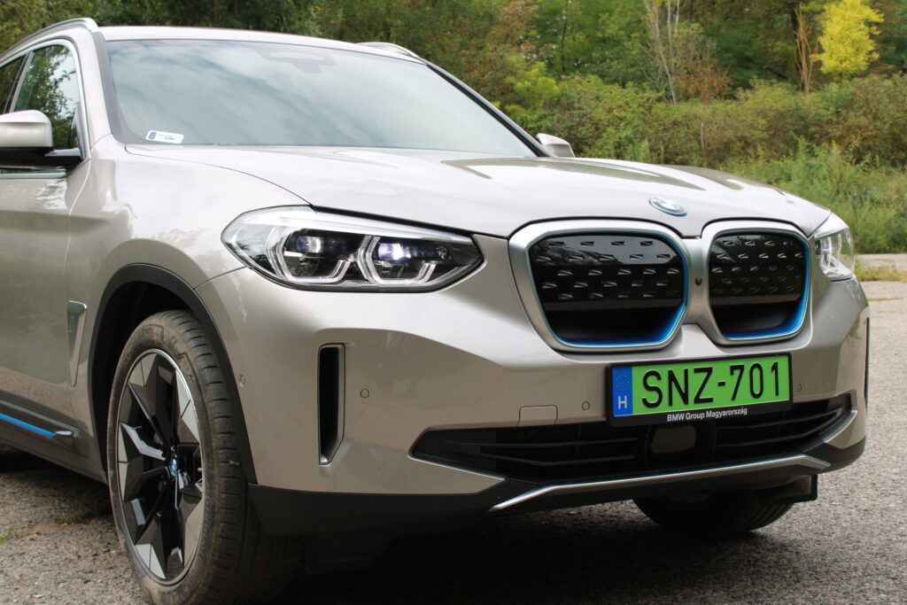 BMW iX3