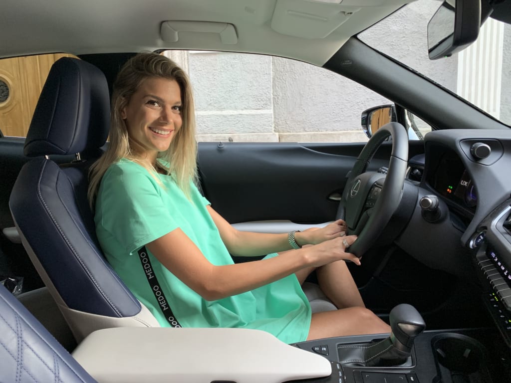 Lexus UX Weisz Fanni