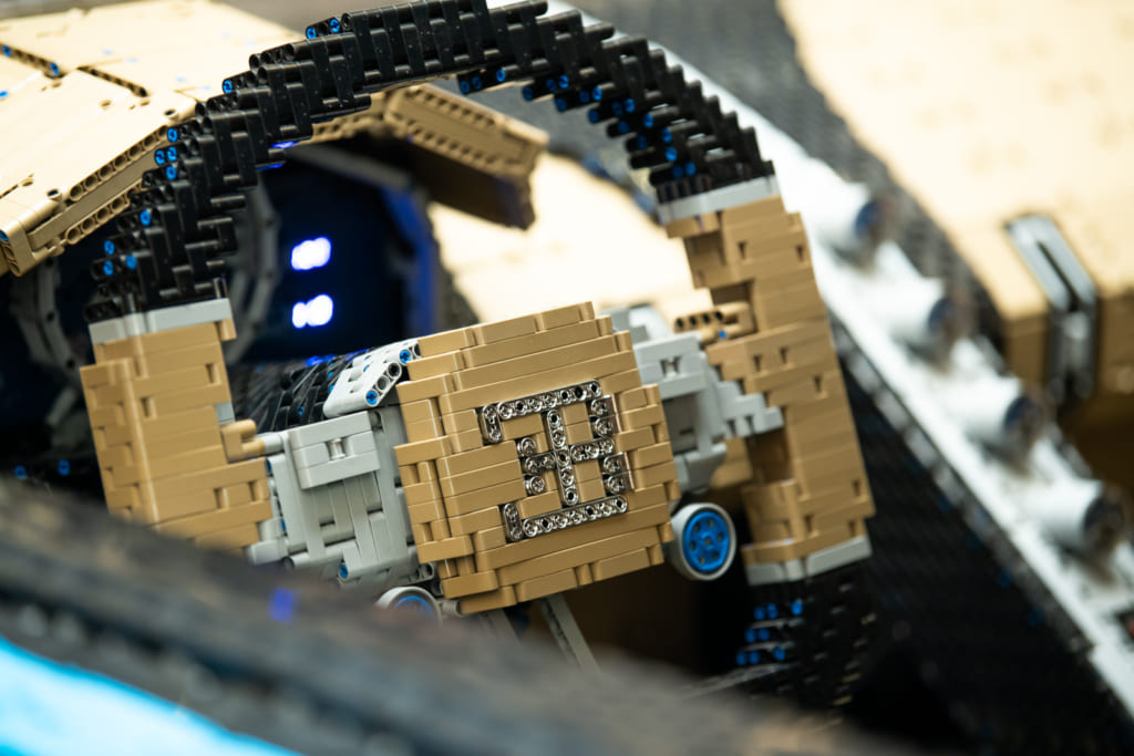 LEGO Bugatti Chiron oldal kormany