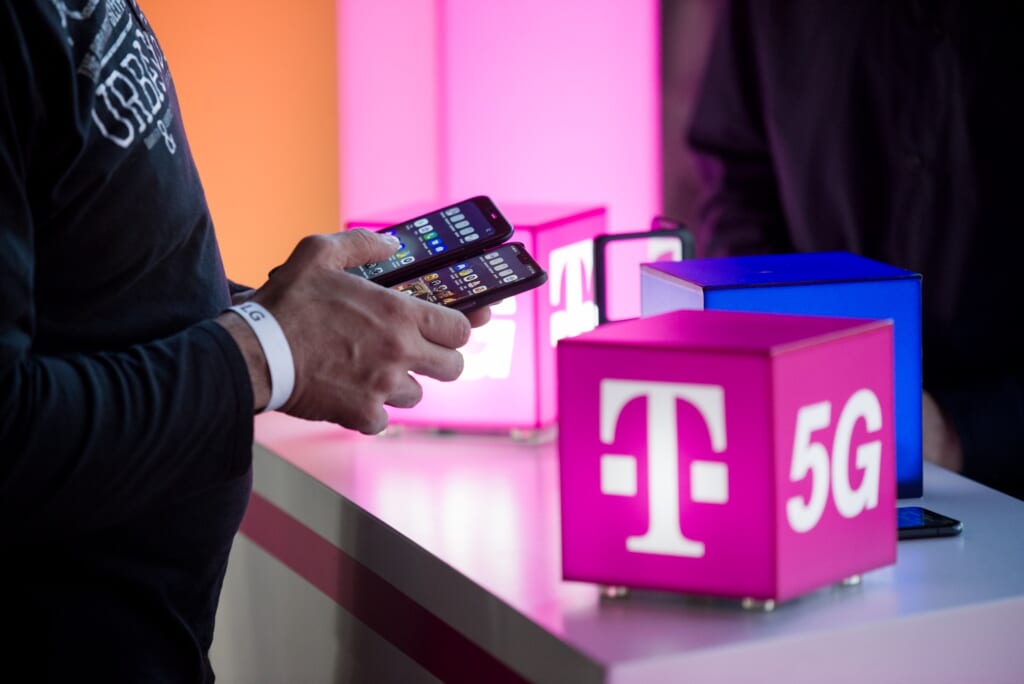 LG okostelefon LG_V50_ThinQ_3