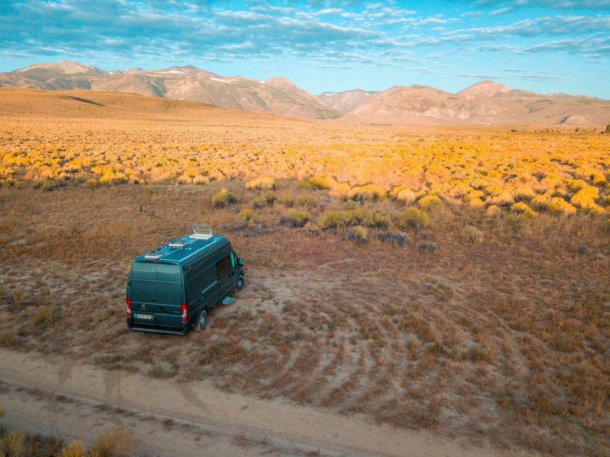 Peugeot boxer világkörüli út Mono Lake