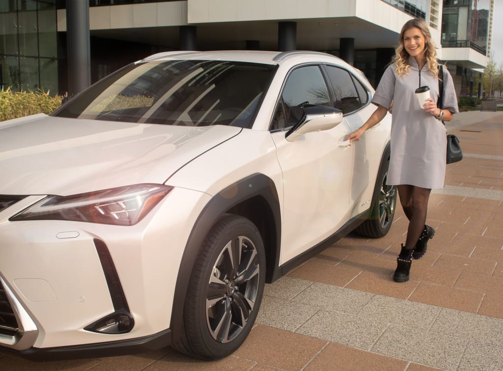 Weisz Fanni és a Lexus UX