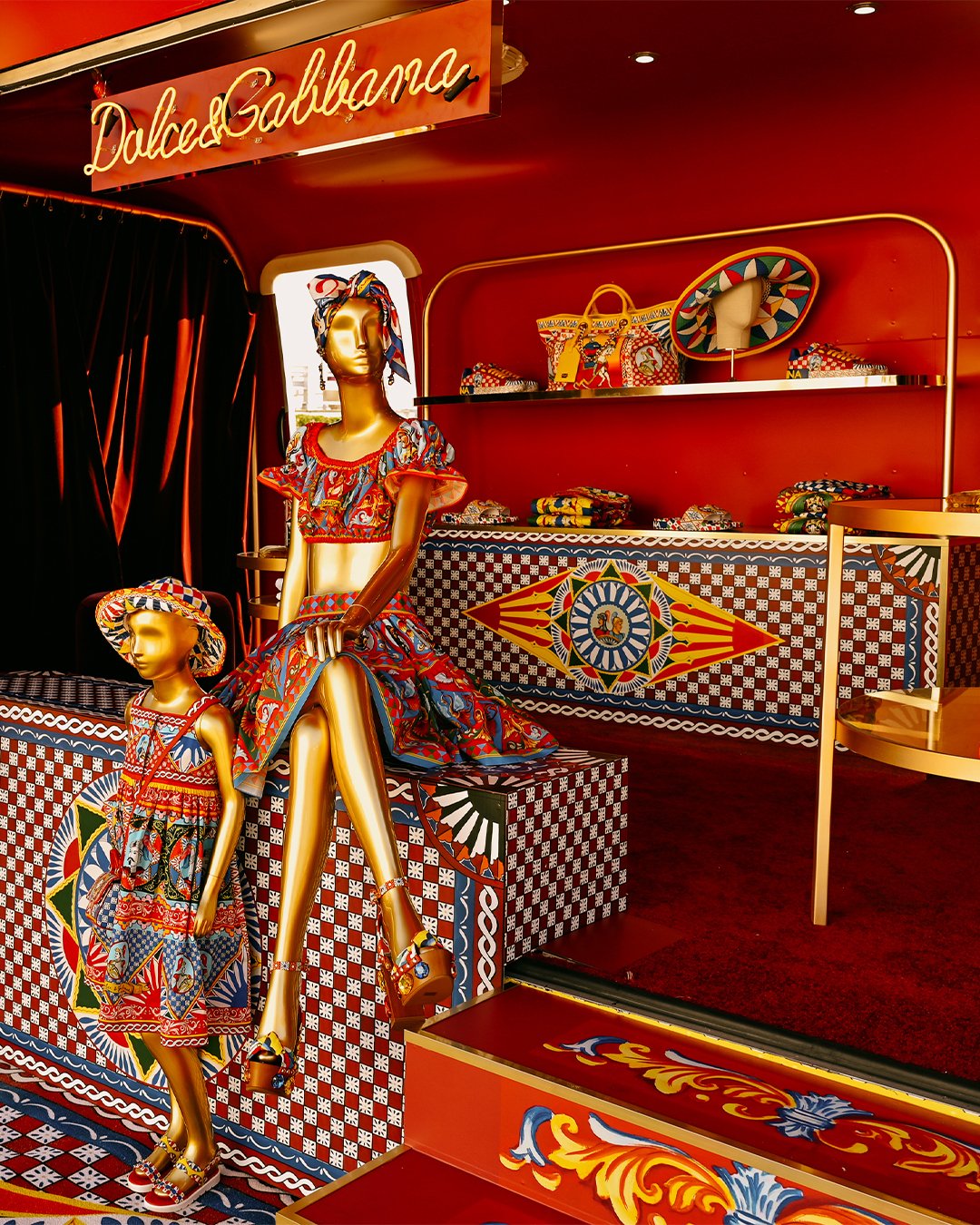 pop up airstream privát butik luxusmárka