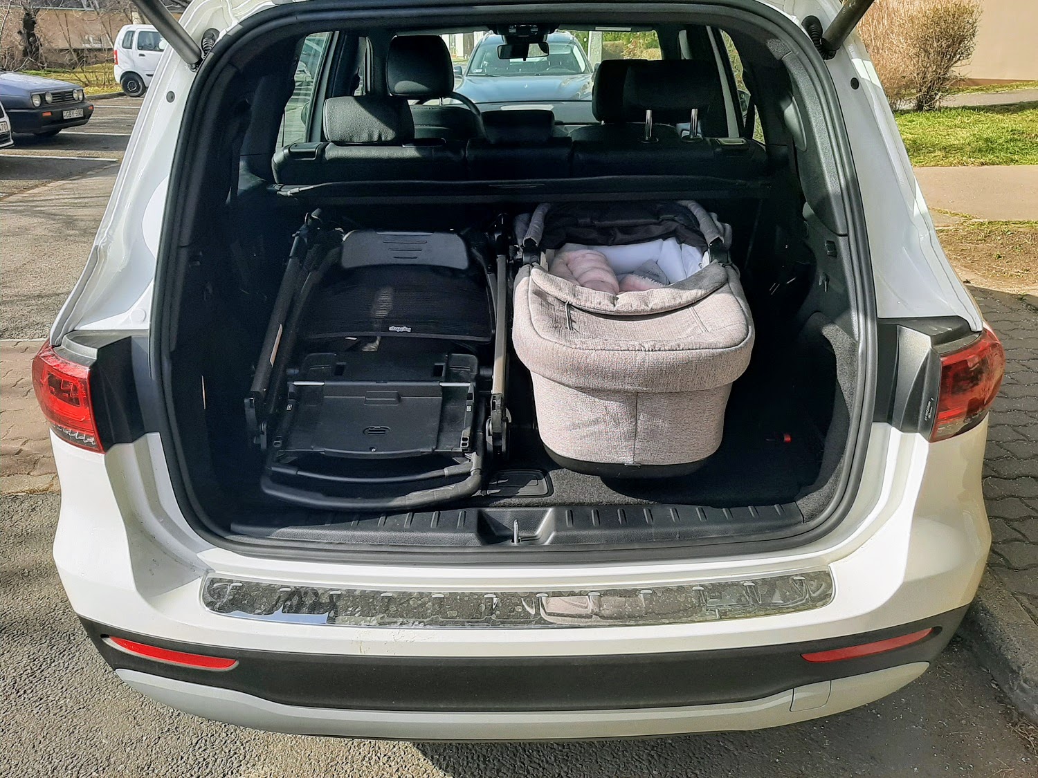 mercedes csomagtér babakocsikkal
