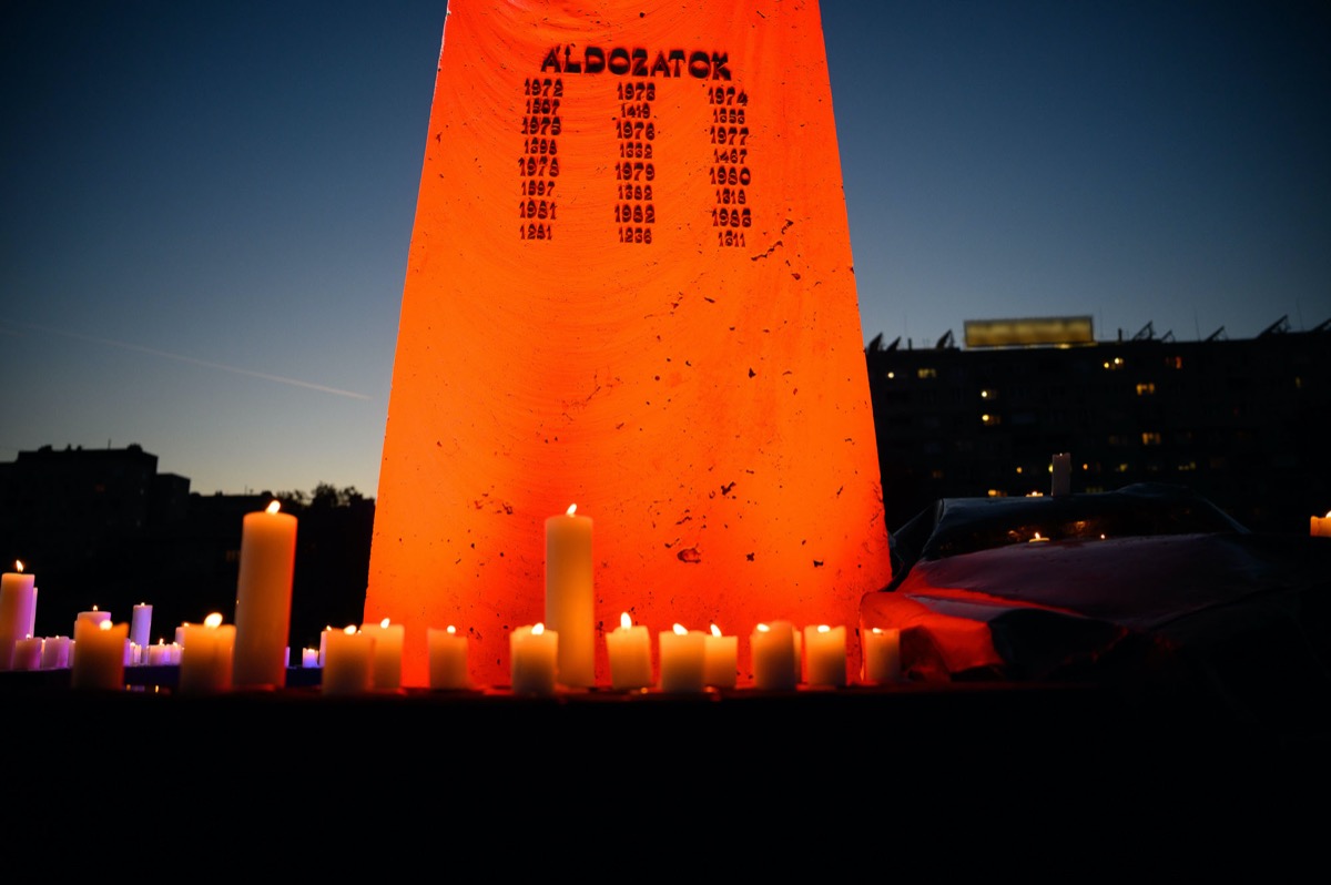 közúti balesetek áldozatai emlékmű flórián tér
