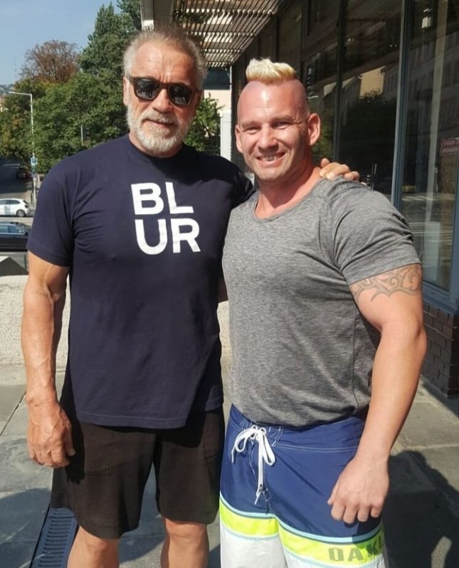 Schwarzenegger gratulált a magyar lánynak.