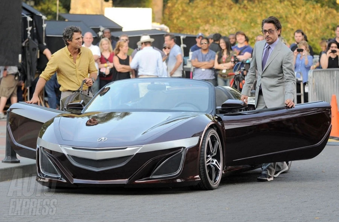 Acura NSX az Iron Man ls Hulk színészeivel