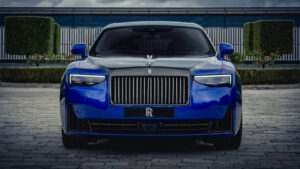 Rolls-Royce Ghost Gamer kék-fekete karosszéria Cheeky Alien motívummal