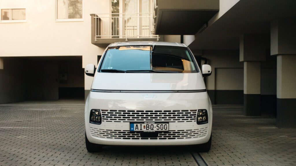 Hyundai STARIA Premium külső nézet oldalról