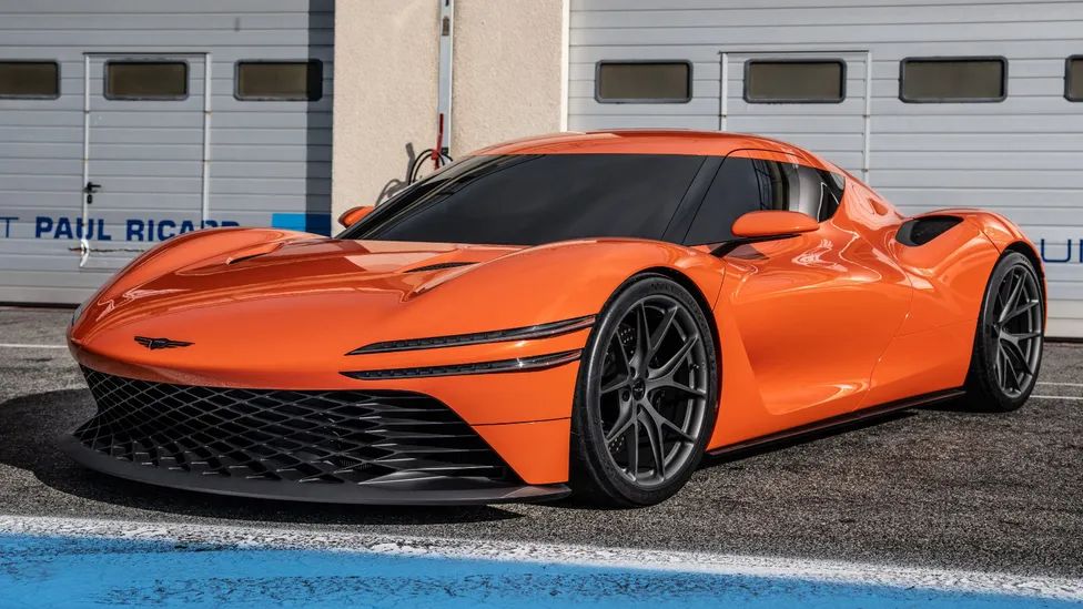 Genesis középmotoros szuperautó első lökhárító
