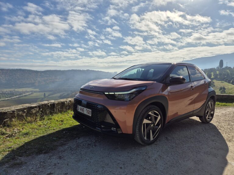 toyota-aygo-x-hibrid-toszkana-utak – Toyota Aygo X hibrid Toszkána dombjai között