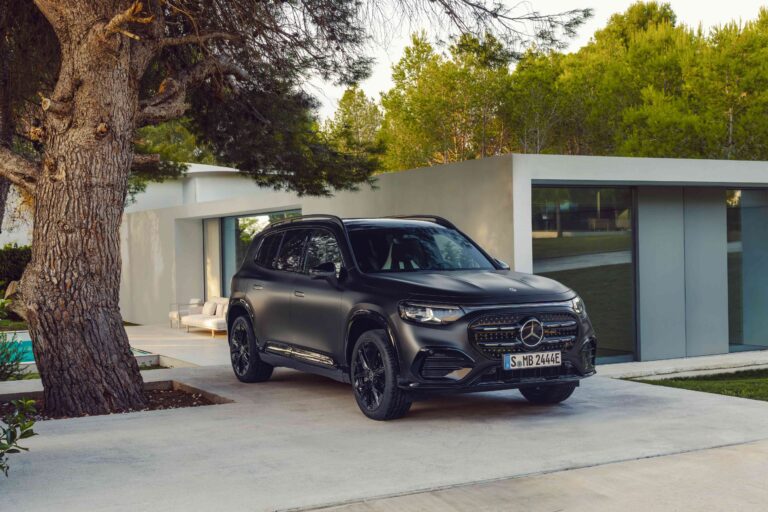 Elektromos Mercedes-Benz GLB 2026 elölnézet