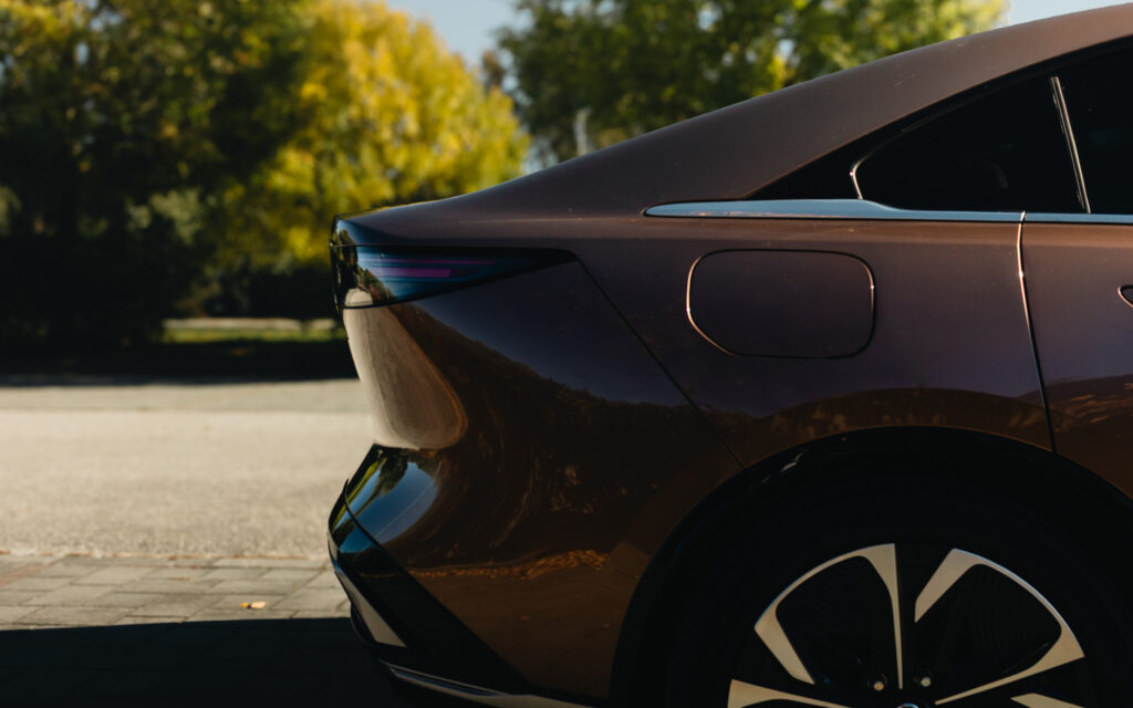 Mazda 6e oldalnézet kupés sziluettel