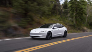 Tesla Model 3 Standard elölnézet bemutató