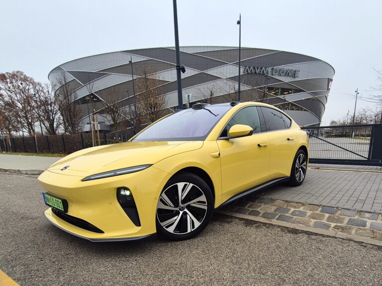 NIO ET5 elektromos szedán magyarországi bemutatón, prémium dizájn és letisztult forma