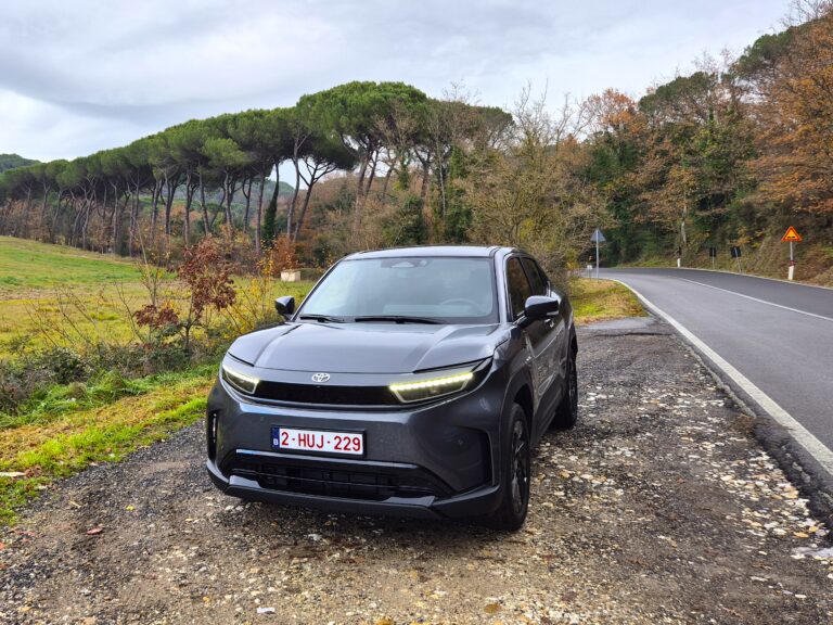 Toyota Urban Cruiser elektromos crossover a toszkán dombok között