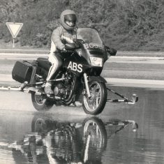 1943_a-motorosok-biztonsagara-vigyaz-legujabb-fejleszteseivel-a-bosch