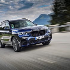 2021-uj-bmw-x7-m50i-