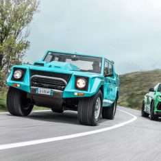 2023-lamborghini-urus-vs-1987-lamborghini-lm002-001-64ecb53c079ee