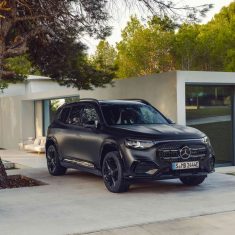 Elektromos Mercedes-Benz GLB 2026 elölnézet