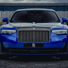 Rolls-Royce Ghost Gamer kék-fekete karosszéria Cheeky Alien motívummal