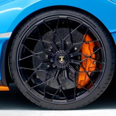 Bridgestone-Huracan-STO