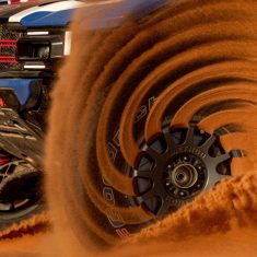 Ford-Racing-sand-throwing