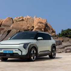 Kia-EV3_WWCOTY-2025-kompakt-SUV-scaled