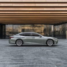 Lexus_LS_holdfeny_ezust_3