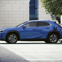 Lexus_UX_300e-8