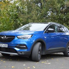 Opel_grandland_1