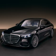 Die neue S-Klasse. Stuttgart, 2026.
Lackfarbe: MANUFAKTUR black sparkling
Exterieur: AMG Line
Interieur: MANUFAKTUR tiefweiß / schwarz; Exklusiv-Paket
//
The new S-Class. Stuttgart, 2026.
Exterior colour: MANUFAKTUR black sparkling
Exterior: AMG Line
Interior: MANUFAKTUR deep white/black; Exclusive Package
