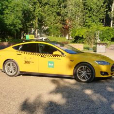 Tesla-taxi-2-scaled