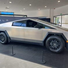 Tesla_Cybertruck_02-scaled