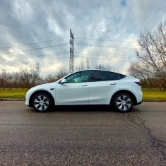 Tesla_Y_06-scaled