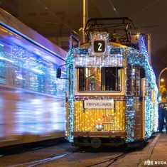 adventi-fenyvillamos-scaled-e1638448657624