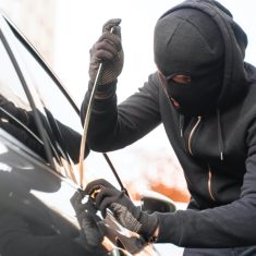 autolopas-lopott-auto-tolvaj