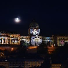 Augusztus 20. - Látványos fényfestés díszíti esténként a Budavári Palotát