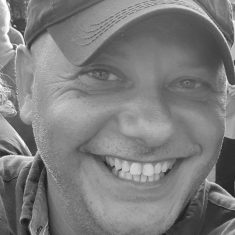 damu-roland-facebook-meghalt